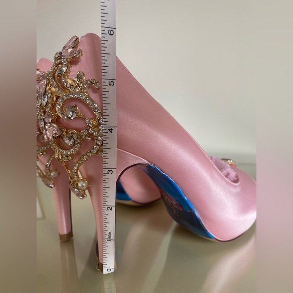 Custom Made pink Disney heals size 5 BNIB - Picture 5 of 10